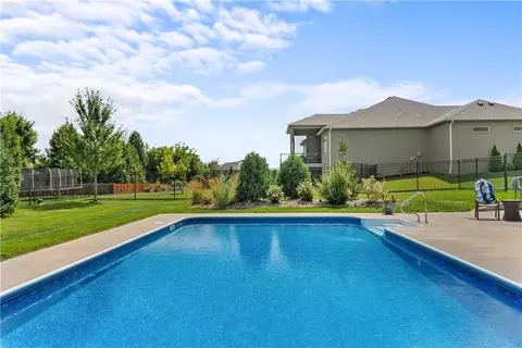 Exterior - 1109 SW Brookside Ct, Lees Summit, MO 64064 photo 11 of 13
