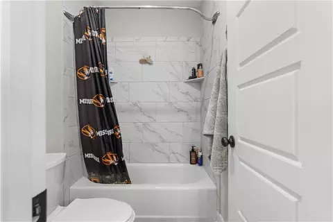 Bath - 1109 SW Brookside Ct, Lees Summit, MO 64064 photo 6 of 6