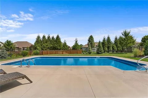 Exterior - 1109 SW Brookside Ct, Lees Summit, MO 64064 photo 9 of 13