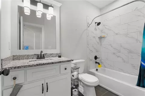 Bath - 1109 SW Brookside Ct, Lees Summit, MO 64064 photo 5 of 6