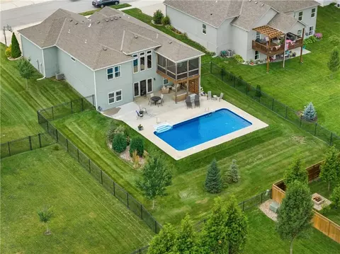 View/Area - 1109 SW Brookside Ct, Lees Summit, MO 64064 photo 1 of 6