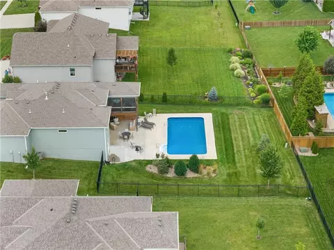 View/Area - 1109 SW Brookside Ct, Lees Summit, MO 64064 photo 5 of 6