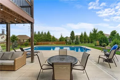 Exterior - 1109 SW Brookside Ct, Lees Summit, MO 64064 photo 7 of 13