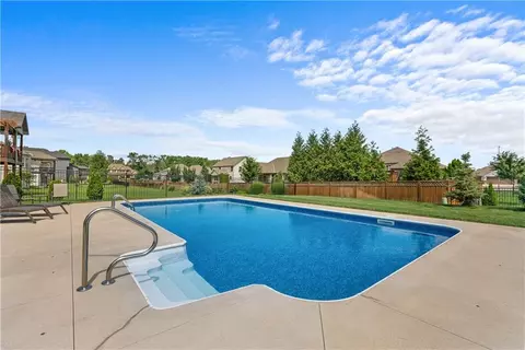 Exterior - 1109 SW Brookside Ct, Lees Summit, MO 64064 photo 10 of 13
