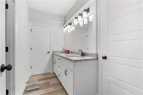 Entry Way - 1109 SW Brookside Ct, Lees Summit, MO 64064 photo 7 of 8