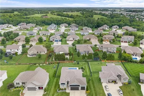 View/Area - 1109 SW Brookside Ct, Lees Summit, MO 64064 photo 3 of 6