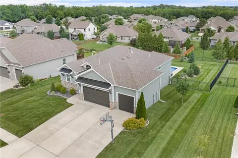 View/Area - 1109 SW Brookside Ct, Lees Summit, MO 64064 photo 2 of 6