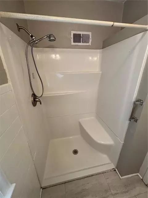 Bath - 307 Phelps St, Windsor, MO 65360 photo 2 of 2