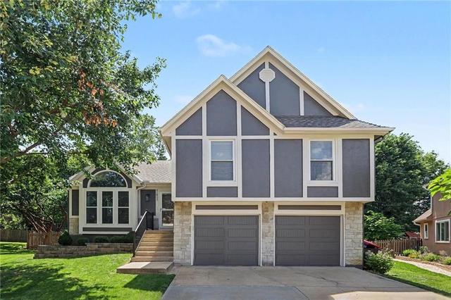 21805 W 52nd Ter, Shawnee, KS 66226
