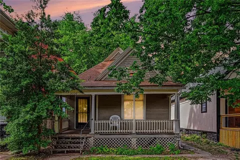 3220 E 11th St, Kansas City, MO 64127