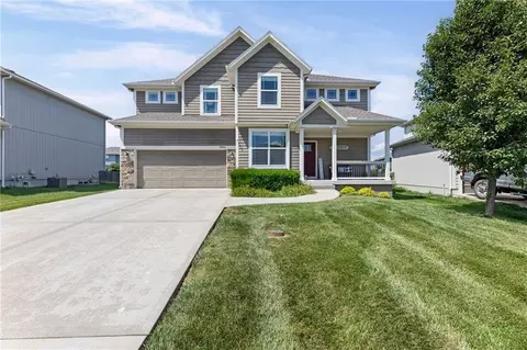 18942 W 168th St, Olathe, KS 66062