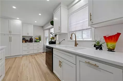 10428 Grand Ave, Kansas City, MO 64114