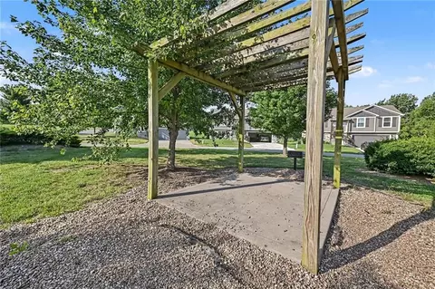 210 Pointe Ln, Raymore, MO 64083 photo 26