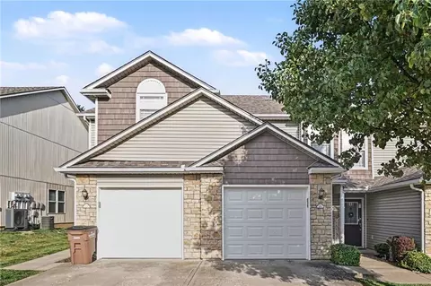 210 Pointe Ln, Raymore, MO 64083 photo 2
