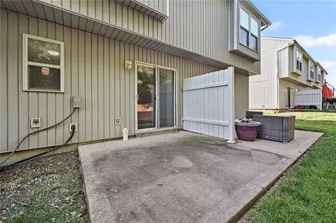 210 Pointe Ln, Raymore, MO 64083 photo 22
