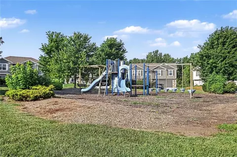210 Pointe Ln, Raymore, MO 64083 photo 25