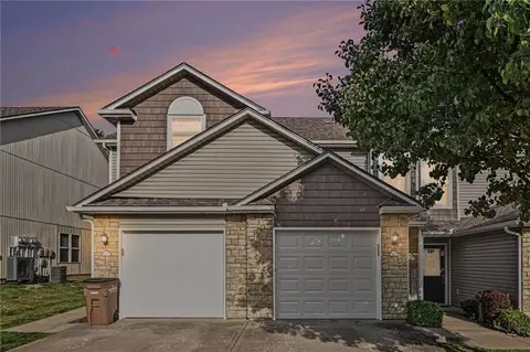 210 Pointe Ln, Raymore, MO 64083 photo 1