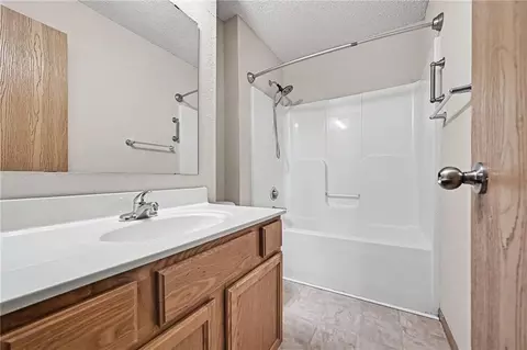 210 Pointe Ln, Raymore, MO 64083 photo 18