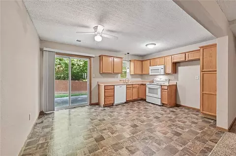 210 Pointe Ln, Raymore, MO 64083 photo 7
