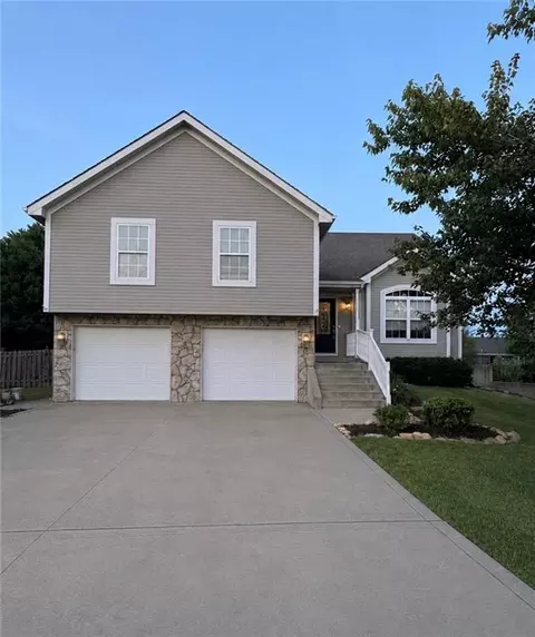 3705 Lee Ct, Leavenworth, KS 66048