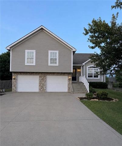 3705 Lee Ct, Leavenworth, KS 66048