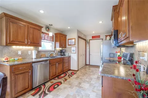 Kitchen - 5368 S Davidson Ct, Independence, MO 64055 photo 2 of 4