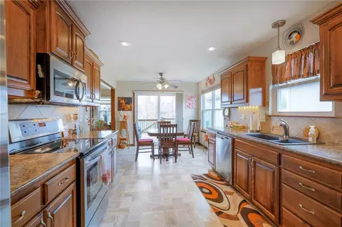 Kitchen - 5368 S Davidson Ct, Independence, MO 64055 photo 4 of 4