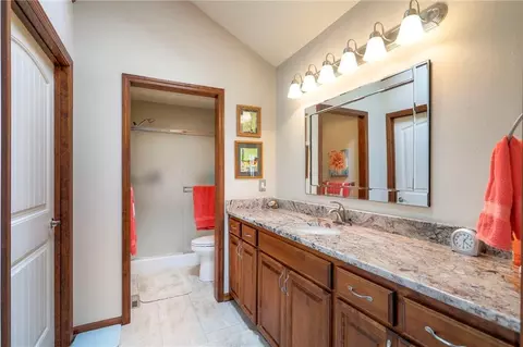 Bath - 5368 S Davidson Ct, Independence, MO 64055 photo 1 of 3