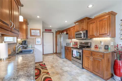 Kitchen - 5368 S Davidson Ct, Independence, MO 64055 photo 3 of 4