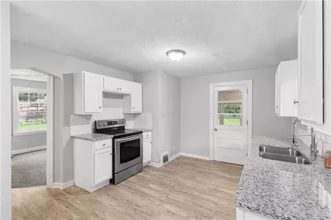 9617 E Independence Ave, Independence, MO 64053 photo 6