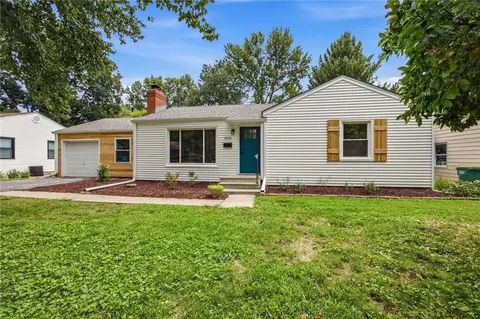 4121 W 54th St, Roeland Park, KS 66205