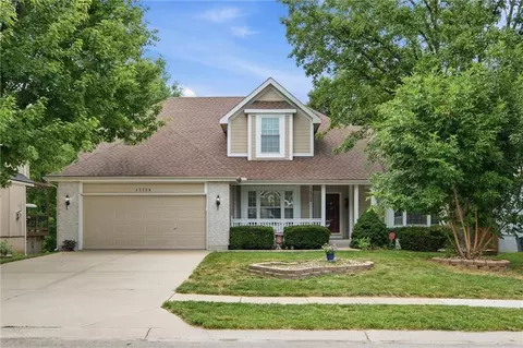 15728 S Madison Dr, Olathe, KS 66062