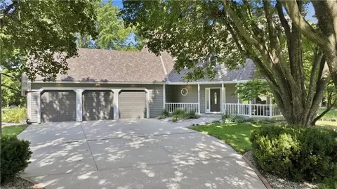 Exterior - 12904 Quail Rdg, Lees Summit, MO 64086 photo 2 of 6