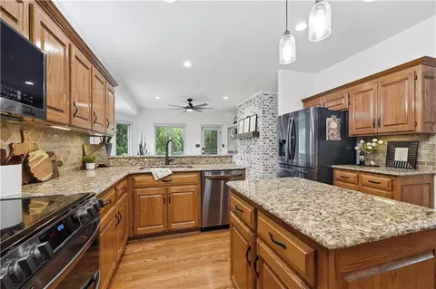 Kitchen - 12904 Quail Rdg, Lees Summit, MO 64086 photo 2 of 2