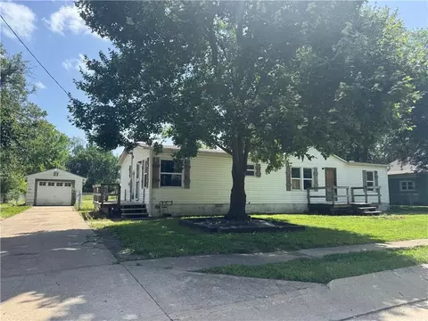 107 W 1st St, Garden City, MO 64747