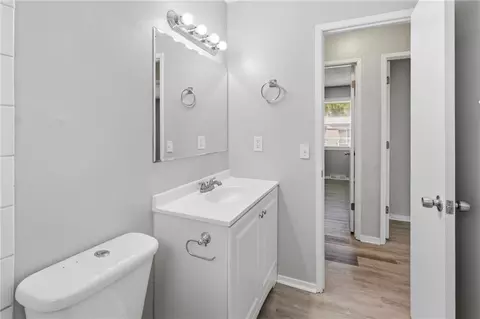 Bath - 6405 E 140th Ter, Grandview, MO 64030 photo 3 of 4