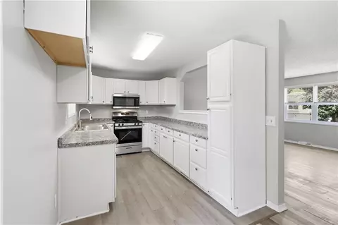 Kitchen - 6405 E 140th Ter, Grandview, MO 64030 photo 2 of 4