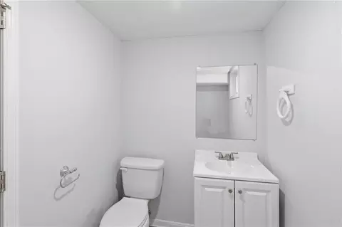 Bath - 6405 E 140th Ter, Grandview, MO 64030 photo 4 of 4