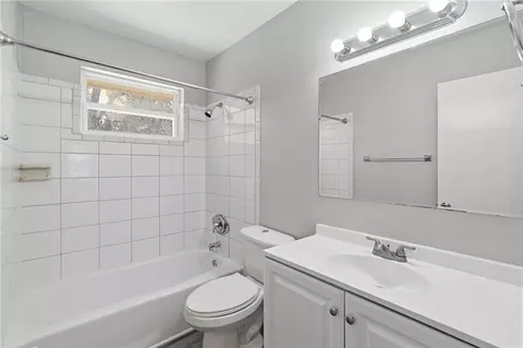 Bath - 6405 E 140th Ter, Grandview, MO 64030 photo 1 of 4