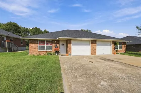 204 NW 206 Nw Woodbury Dr, Grain Valley, MO 64029
