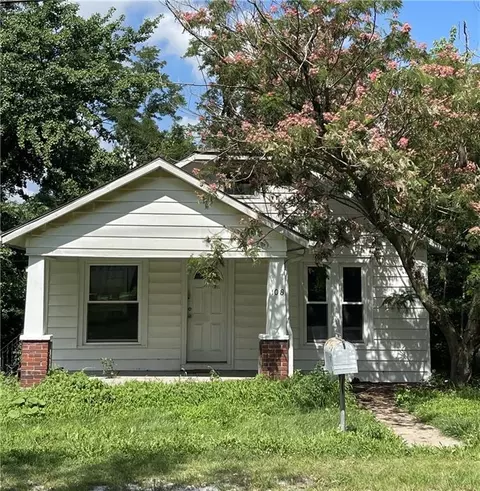 108 NW Heady Ave, Ferrelview, MO 64163