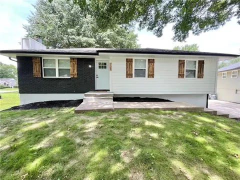 709 SW 31st Ct, Blue Springs, MO 64015