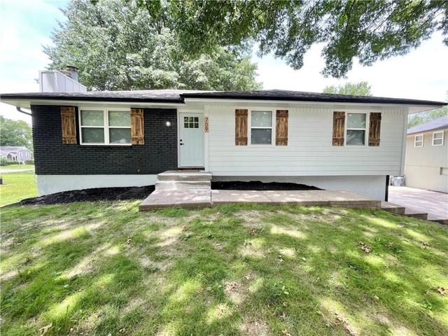 709 SW 31st Ct, Blue Springs, MO 64015