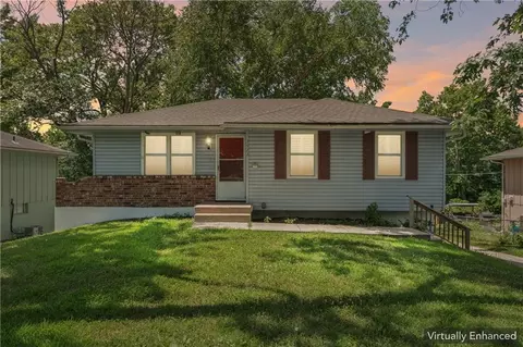 Exterior - 3922 S Harbaugh Dr, Independence, MO 64055 photo 2 of 8
