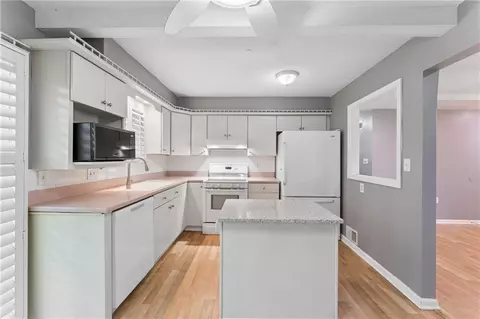 Kitchen - 3922 S Harbaugh Dr, Independence, MO 64055 photo 4 of 6