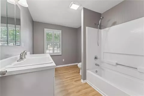 Bath - 3922 S Harbaugh Dr, Independence, MO 64055 photo 3 of 4