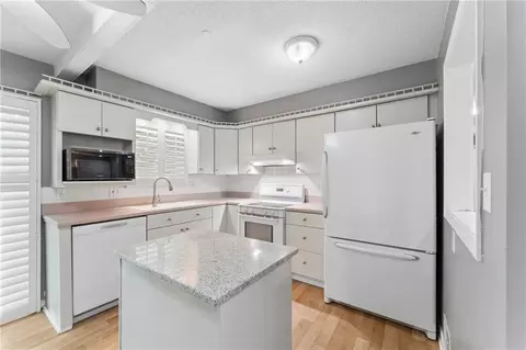 Kitchen - 3922 S Harbaugh Dr, Independence, MO 64055 photo 1 of 6