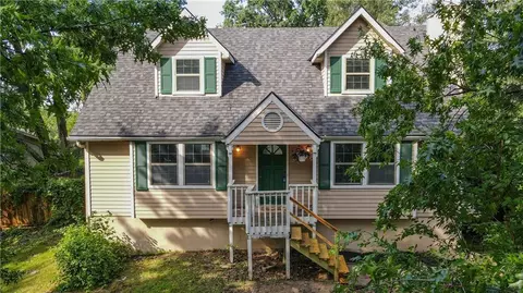 301 NW 79th Ter, Kansas City, MO 64118