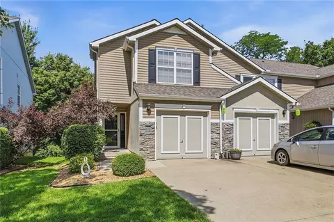 517 SW Shadow Glen Dr, Blue Springs, MO 64015
