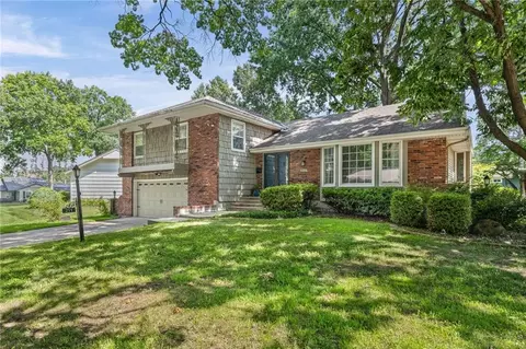 211 W 110th St, Kansas City, MO 64114